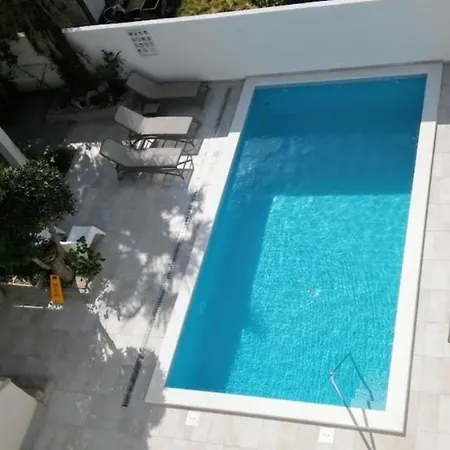 Mit Terrasse, Garten Und Gemeinschaftspool Vodice