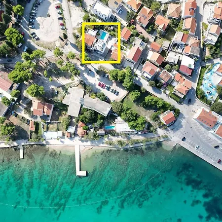 Mit Terrasse, Garten Und Gemeinschaftspool Vodice