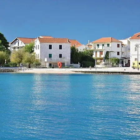 Romantische Luxuswohnung Mit Garten, Pool