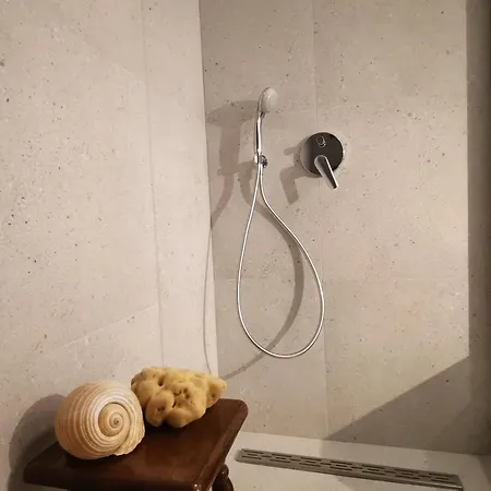 Romantische Luxuswohnung Mit Garten, Pool Apartment