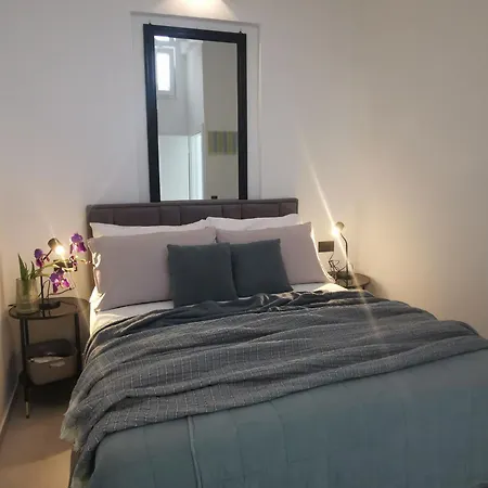 Apartment Romantische Luxuswohnung Mit Garten, Pool