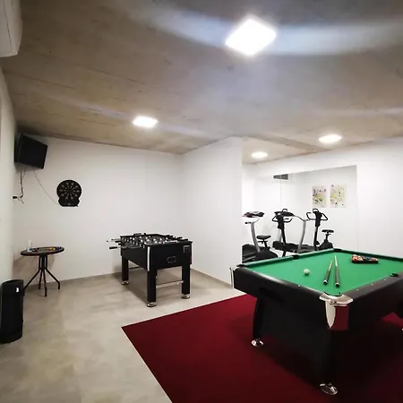 Romantische Luxuswohnung Mit Garten, Pool *