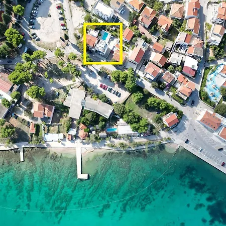 Romantische Luxuswohnung Mit Garten, Pool
