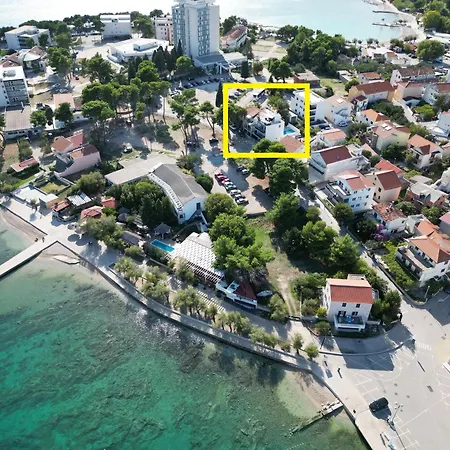 Romantische Luxuswohnung Mit Garten, Pool Apartment