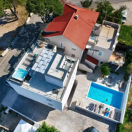 Apartment Romantische Luxuswohnung Mit Garten, Pool Vodice