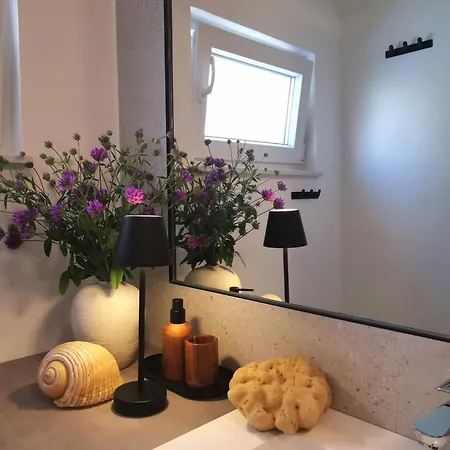 Romantische Luxuswohnung Mit Garten, Pool Vodice
